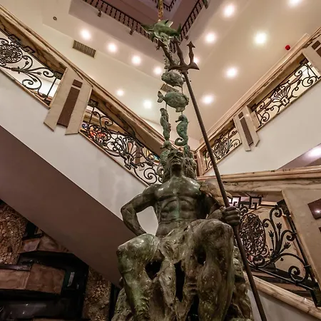 хелена сендс