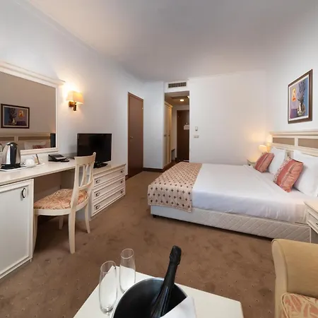אתר נופש Helena Sands 5*
