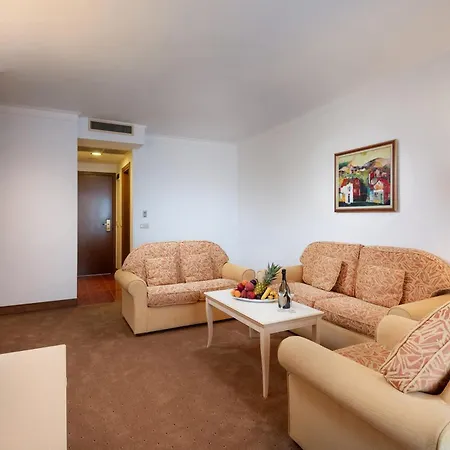 אתר נופש Helena Sands 5*