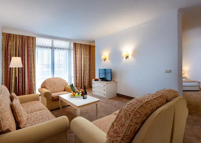 Helena Sands 度假村 阳光海滩