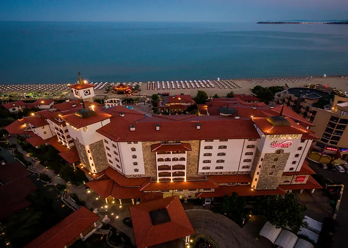 Helena Sands 5*
