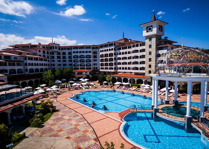 Üdülőközpont Helena Sands 5*